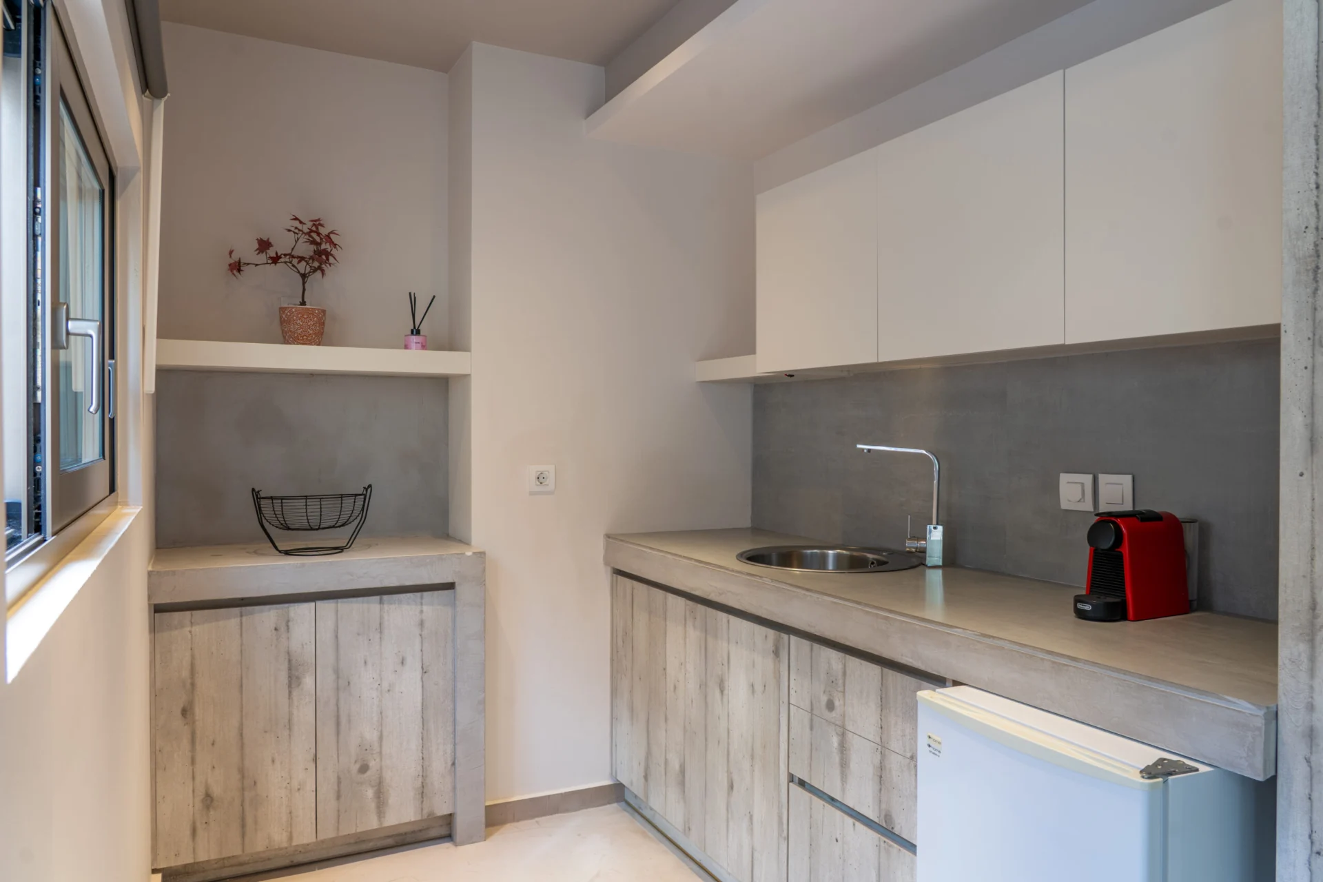 A kitchenette with a coffee machine and full worktop in the Patrick Family Suite at CORE Luxury Suites, Skiathos.